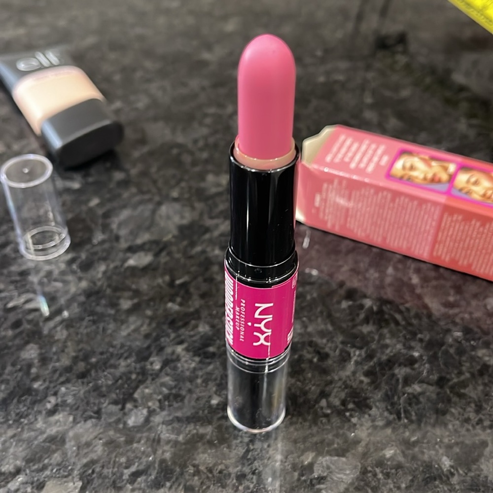 Makeup Bundle - Picture 11 of 13
